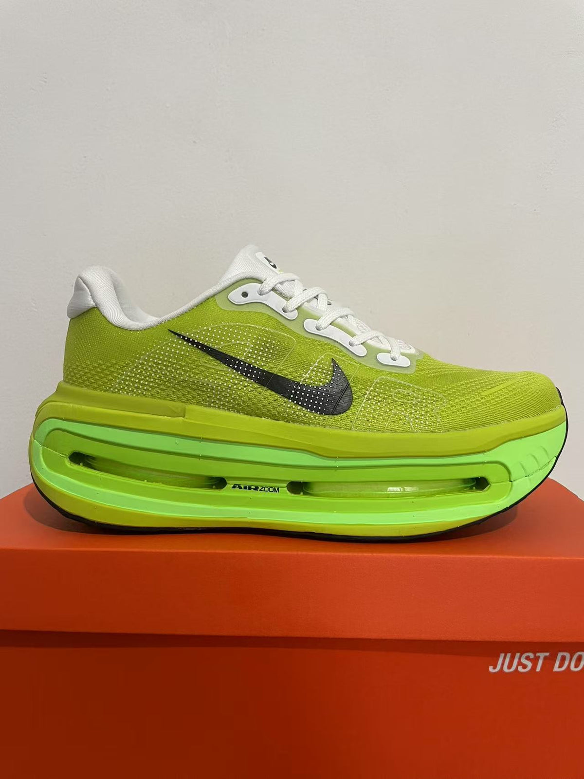 Vomero Premium Running Shoes – Bright Green