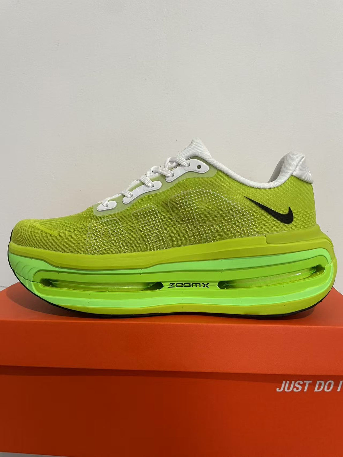 Vomero Premium Running Shoes – Bright Green