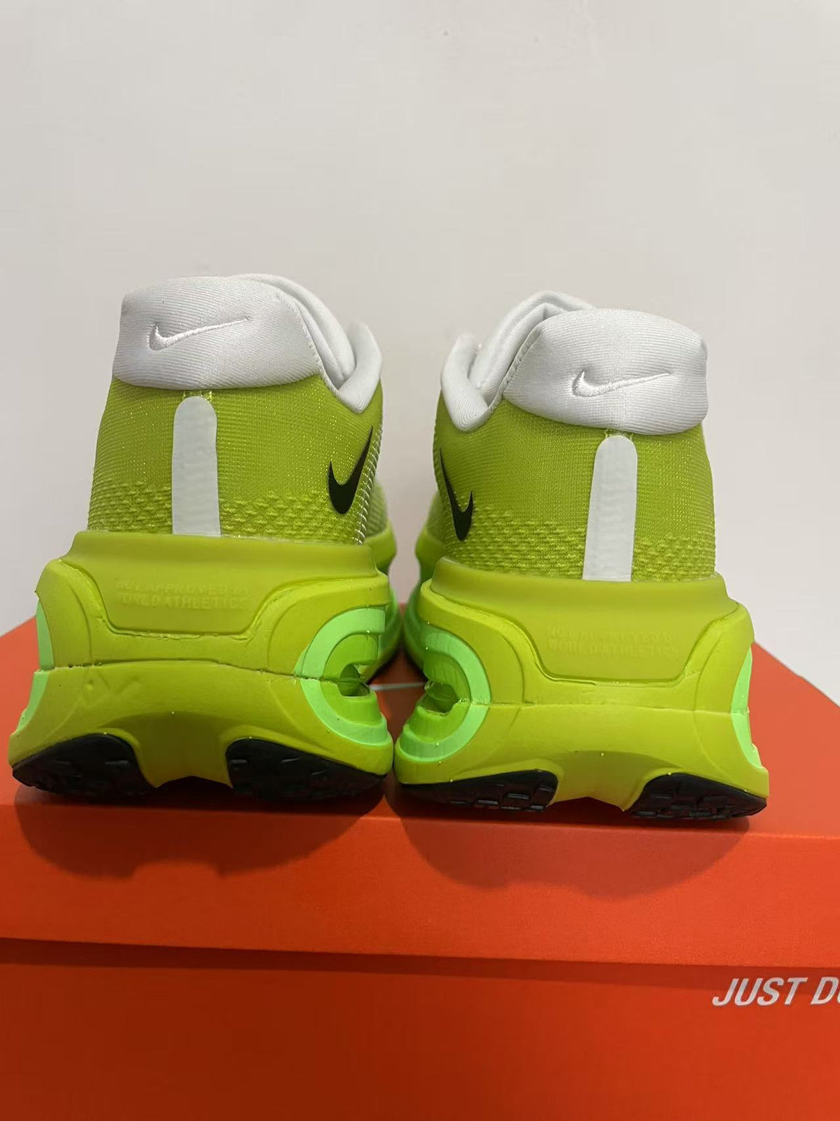 Vomero Premium Running Shoes – Bright Green